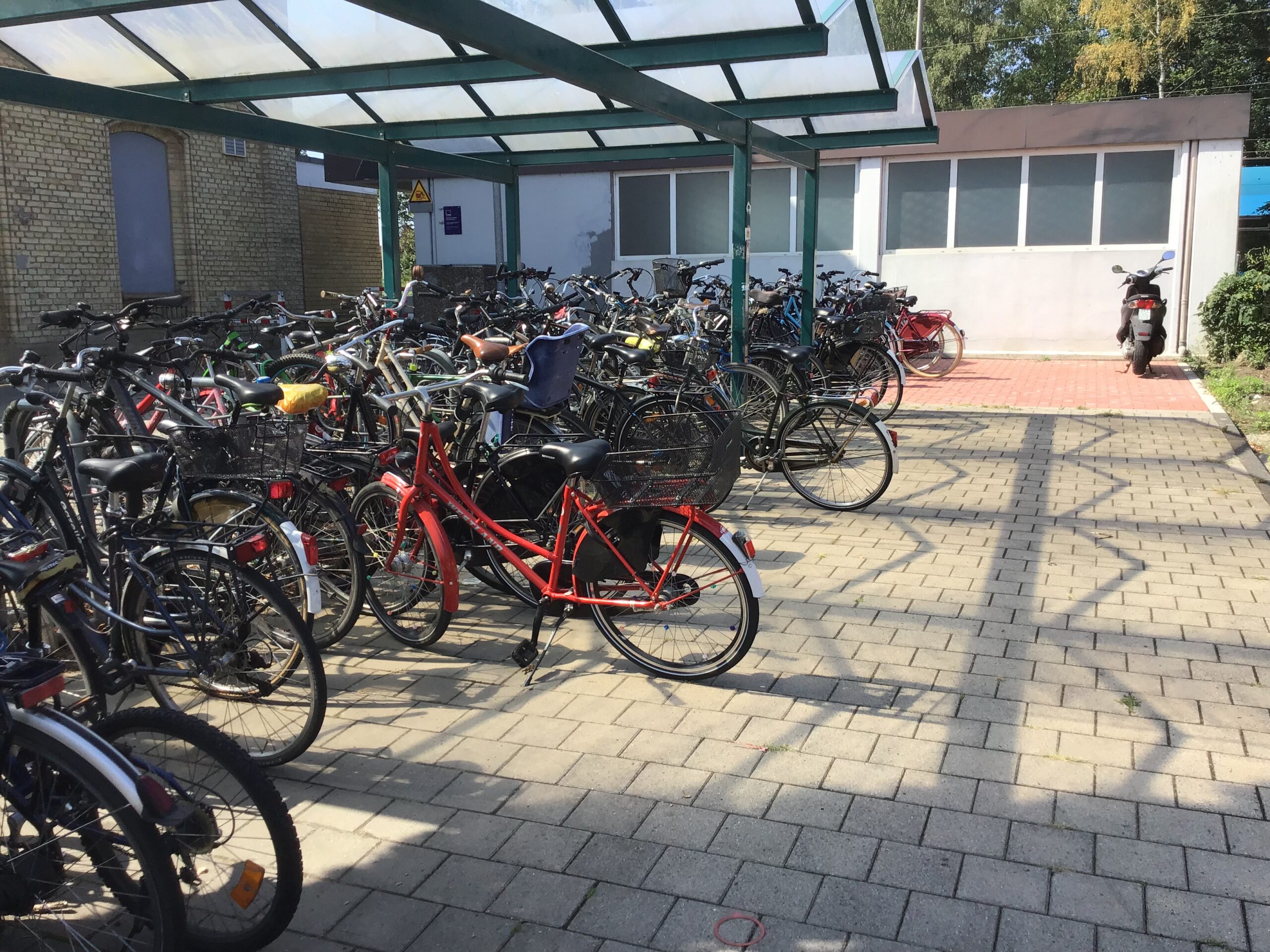 Chaos bei den Fahrradständern am Bahnhof Kattenvenne